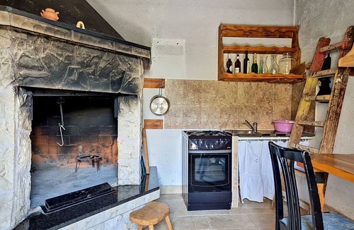 Oklaj House | Beautiful private villa for 2 guests with internet, hot tub, A/C, terrace and pets allowed