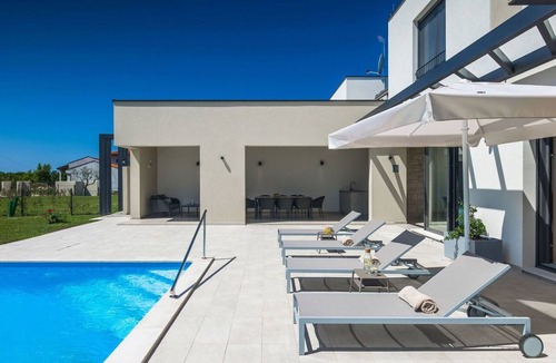 Nova Vas Villa | Beautiful private villa with WIFI, A/C, private pool, hot tub, TV, terrace and pets allowed