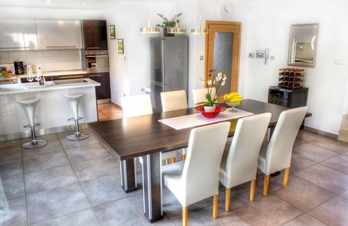 Pobri House | Beautiful villa for 10 guests with A/C, private pool, WIFI, hot tub, TV and patio