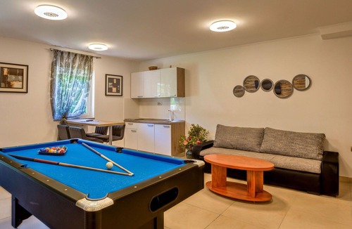 Pobri House | Beautiful villa for 10 guests with A/C, private pool, WIFI, hot tub, TV and patio