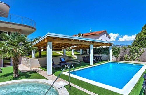 Pobri House | Beautiful villa for 10 guests with A/C, private pool, WIFI, hot tub, TV and patio
