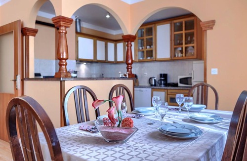 Rakotule House | Beautiful villa for 5 guests with WIFI, private pool, A/C, TV, terrace and pets allowed