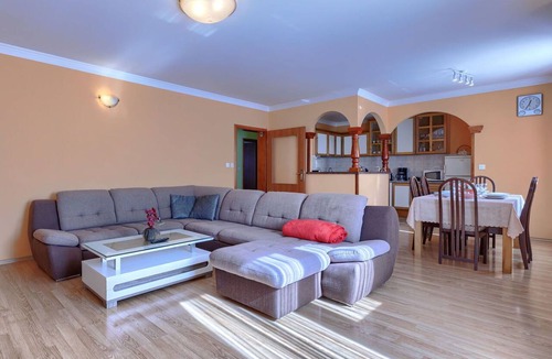 Rakotule House | Beautiful villa for 5 guests with WIFI, private pool, A/C, TV, terrace and pets allowed