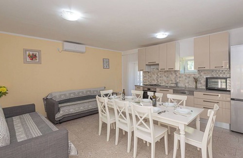 Oklaj House | Beautiful villa for 8 guests with WIFI, private pool, A/C, TV and patio