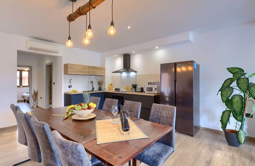 Pavicini House | Beautiful villa for 8 guests with WIFI, private pool, A/C, TV and terrace