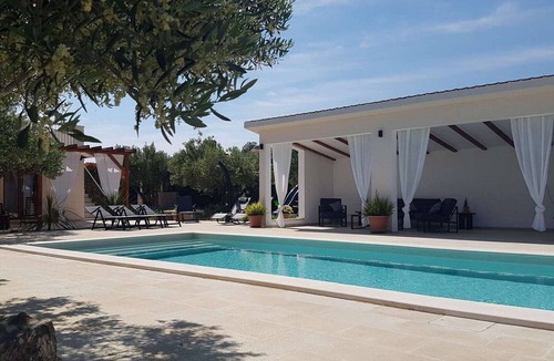 Supetar Villa | Beautiful Villa with Private Heated Pool