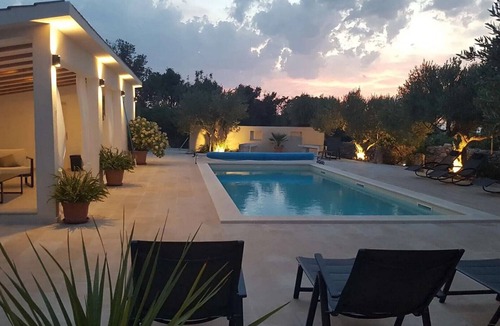 Supetar Villa | Beautiful Villa with Private Heated Pool