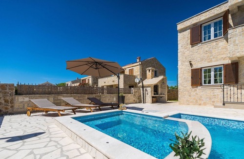Privlaka Cabin | Beautiuful stonehouse Villa in Privlaka with heated pool, jacuzzi and sauna for 8 people