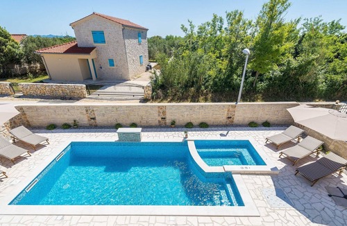 Privlaka Cabin | Beautiuful stonehouse Villa in Privlaka with heated pool, jacuzzi and sauna for 8 people