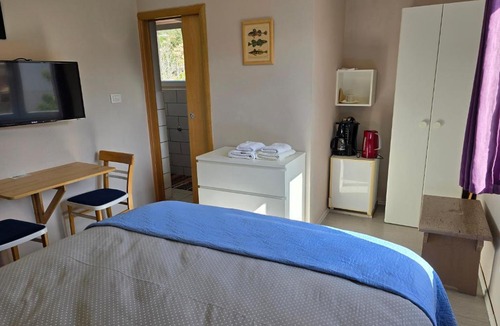 Komiza Bed & Breakfast | Bed and Breakfast BLUE in BLUE, Room GREEN +