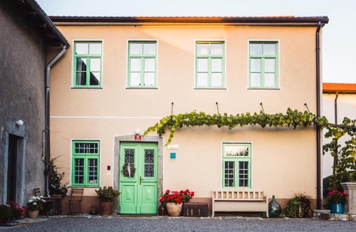 Ilirska Bistrica House | BELAKAPA Boutique Country House with 3 En-Suite Bedrooms & Large Garden