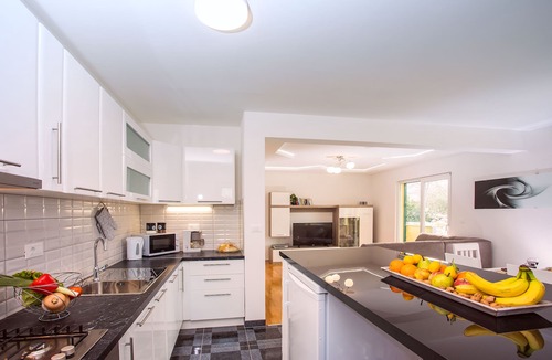 Zagvozd House | Big house for 8 people with mountain view near seaside.