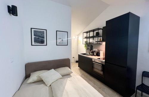 Gorica Apartment | Black n’ White