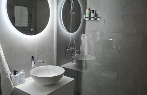 Novi Zagreb Apartment | "Book Me" Apartment - Zagreb - Free Public Parking in Front