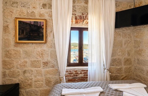 Trogir Hotel | Boutique Rooms Malo More - Old Town and Parking