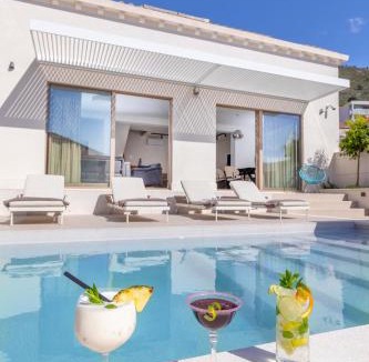 Gruz Villa | Brand New Villa Carmelita Exclusive with free Smart Car