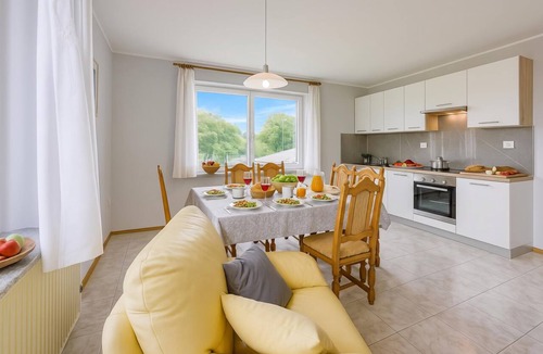 Sezana Apartment | Brin Karst Family Apartment with Balcony, Sežana, Slovenia
