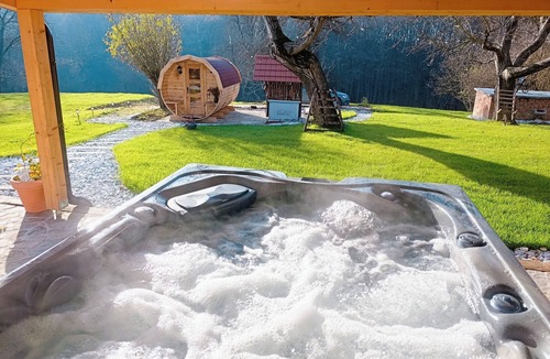 Ormoz Apartment | Butique apartmen with Sauna,Jacuzzi and Garden retreat