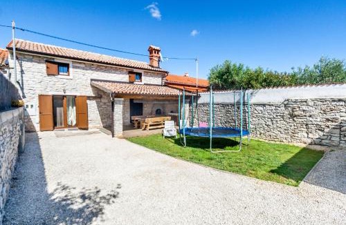 Mali Vareski House | Casa Agnija - Authentic Istrian holiday home with terrace and garden near the Sea