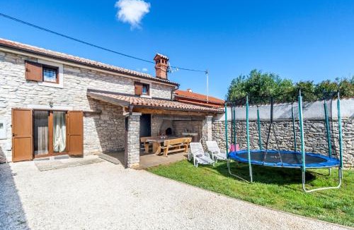 Mali Vareski House | Casa Agnija - Authentic Istrian holiday home with terrace and garden near the Sea