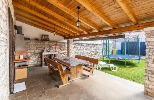 Mali Vareski House | Casa Agnija - Authentic Istrian holiday home with terrace and garden near the Sea