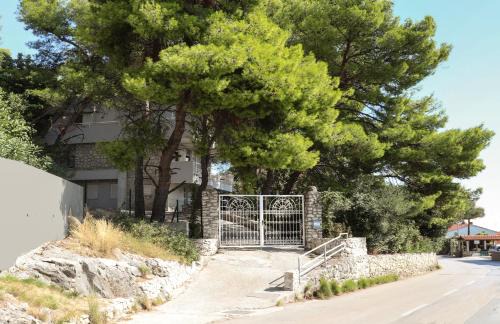 Trogir Apartment | CASA DE VERANO - Penthouse in villa with the private garden