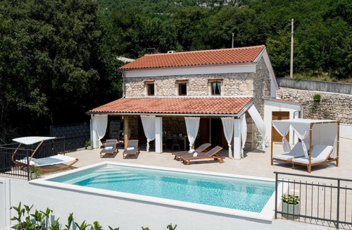 Bribir House | Casa di Nika Stone Villa with Pool & Jacuzzi