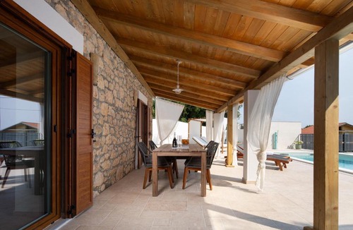 Bribir House | Casa di Nika Stone Villa with Pool & Jacuzzi