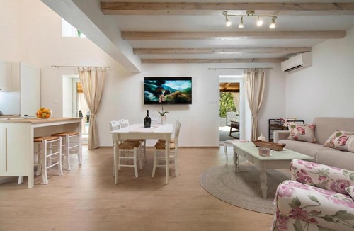 Bribir House | Casa di Nika Stone Villa with Pool & Jacuzzi
