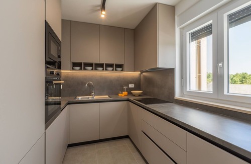 Tar House | Casa Rilassante Nera mit Privatem Pool