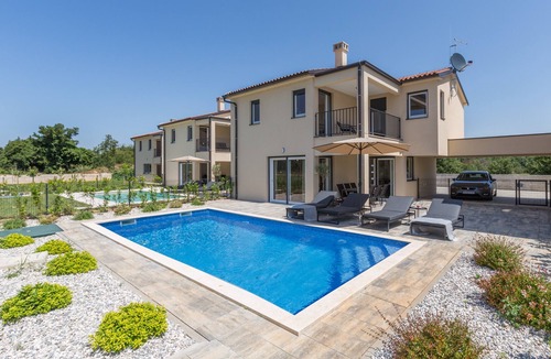 Tar House | Casa Rilassante Nera mit Privatem Pool