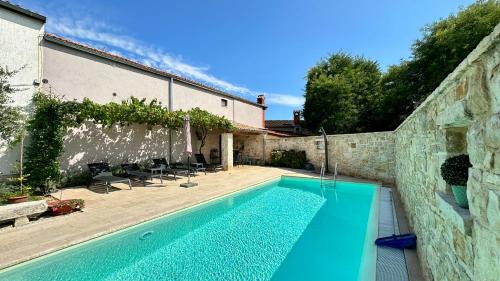 Buici Apartment | Casa Rustica Authentic Istrian Villa with Saltwater Pool