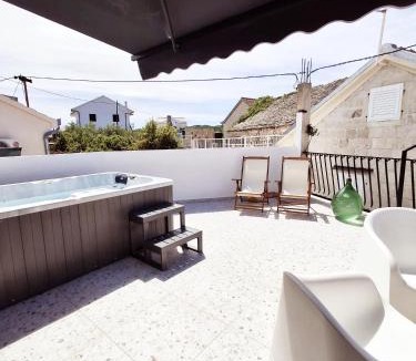 Okrug Donji Villa | -CasaCalla-large terrace and Jacuzzi