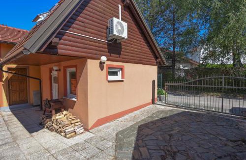 Brezice Ski Chalet | Central Brežice Chalet & Parking