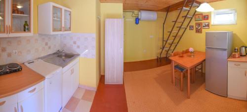 Brezice Ski Chalet | Central Brežice Chalet & Parking
