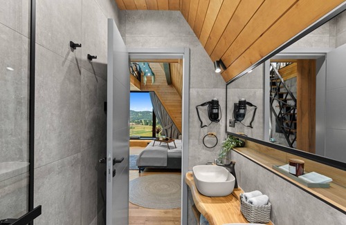 Ravna Gora House | Chalet "Forest Hill" mit Hallenbad by Interhome