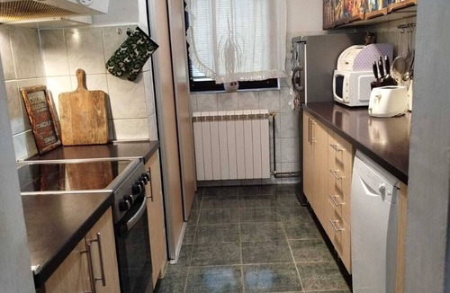 Novi Sad House | Charming 2-bedroom house with WiFi, AC in soothing Sremska Kamenica