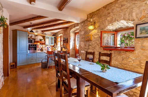Milna Villa | Charming 3-BR Villa for 7 with pool, near the sea
