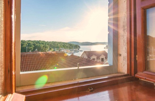 Milna Villa | Charming 3-BR Villa for 7 with pool, near the sea