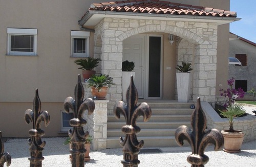 Medulin Apartment | Charming apartment with sea view