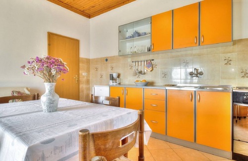 Zambratija Apartment | Charming flat just 200 metres from the beach with sea views and barbecue