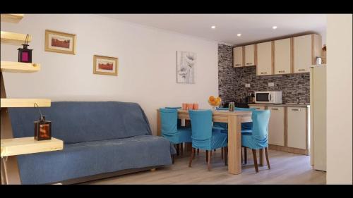 Prozura House | Charming House Lovro