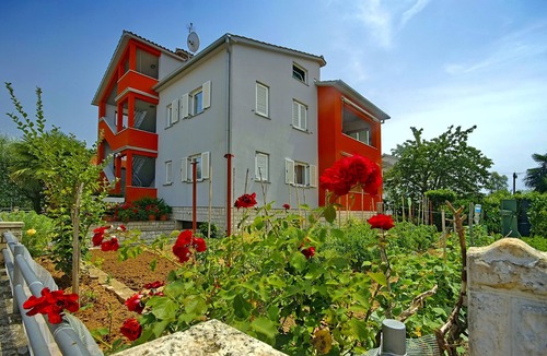 Murine Apartment | Coastal serene stay in Umag