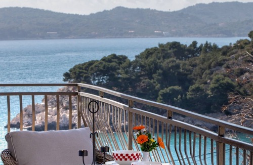 Stikovica Apartment | Comfort Seaside Lovely Seaview Apartment with Balcony, Terrace & Priv Parking