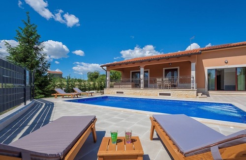 Tinjan Cabin | Comfortable family house with private pool, whirlpool and sauna for 6 people