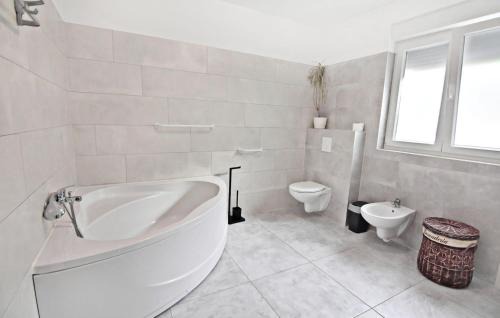 Radini Villa | Comfortable holiday home with pool