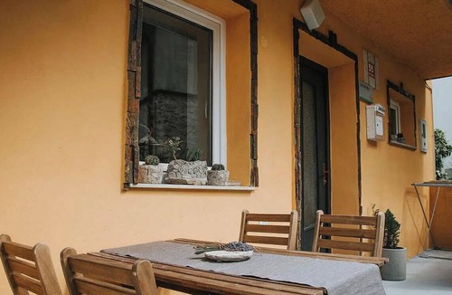 Kobarid Apartment | Comfortable one-bedroom apartment in Drežnica near Kobarid, featuring a fully equipped kitchen, free WiFi, air conditioning, and beautiful mountain surroundings.