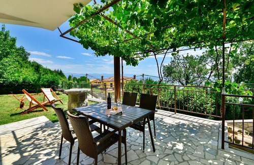 Icici Apartment | Cosy apartment for 2 guests with A/C, WIFI, TV, terrace and pets allowed