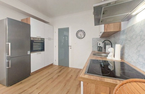 Viskovo Apartment | Cosy apartment for 2 guests with WIFI, A/C, pool, TV and terrace