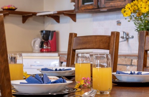 Jezenj Apartment | Cosy apartment for 4 guests with pool, WIFI, hot tub, TV, terrace and pets allowed